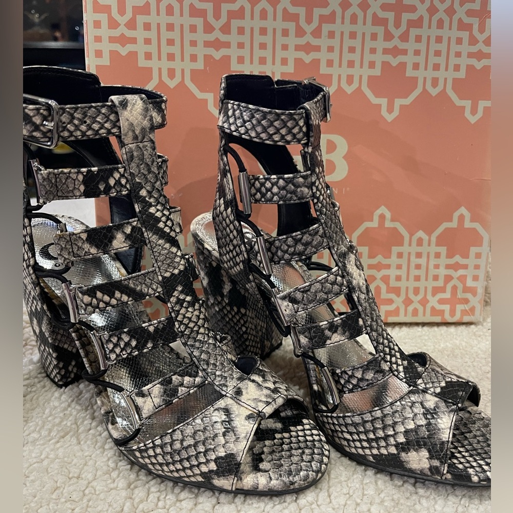 Gianni Bini gladiator chunky heel. Size 9

Worn one time to work event.